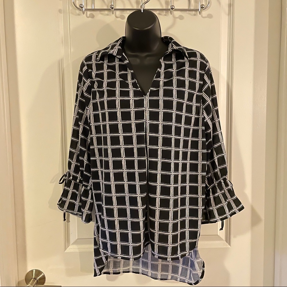 NWT Blk&White Geometric Grid Collared Blouse